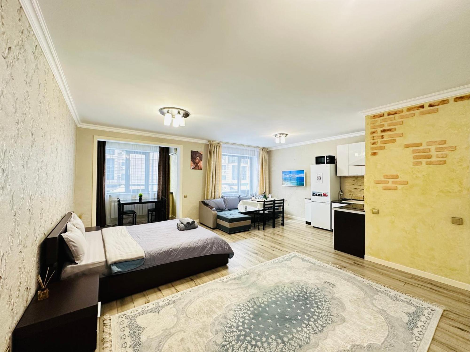 Vostochnyi Park Apartament In The Center Of Almaty Apartment Exterior photo