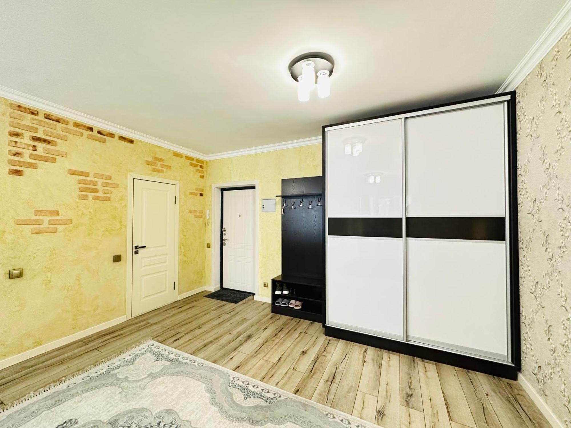 Vostochnyi Park Apartament In The Center Of Almaty Apartment Exterior photo