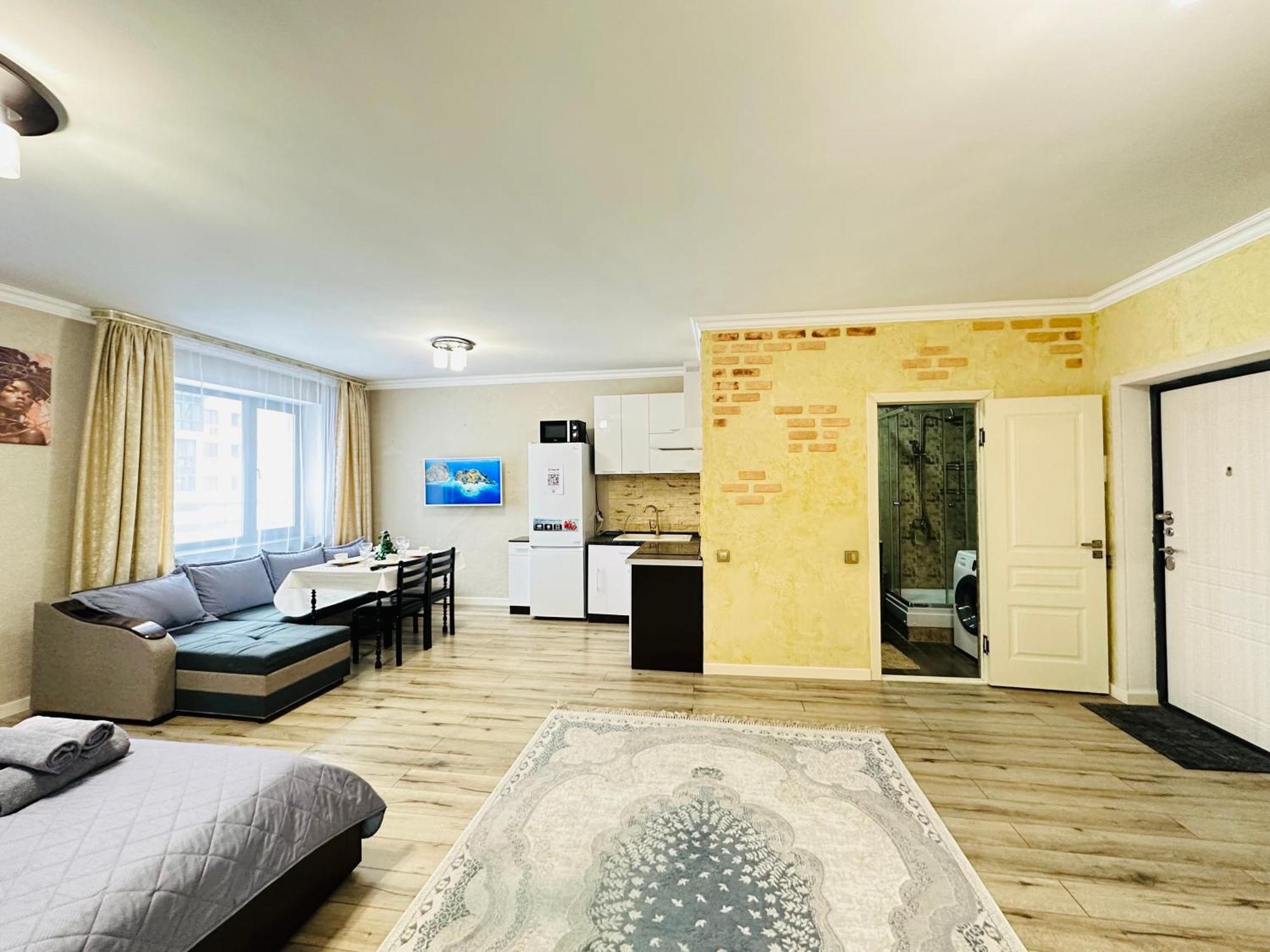 Vostochnyi Park Apartament In The Center Of Almaty Apartment Exterior photo