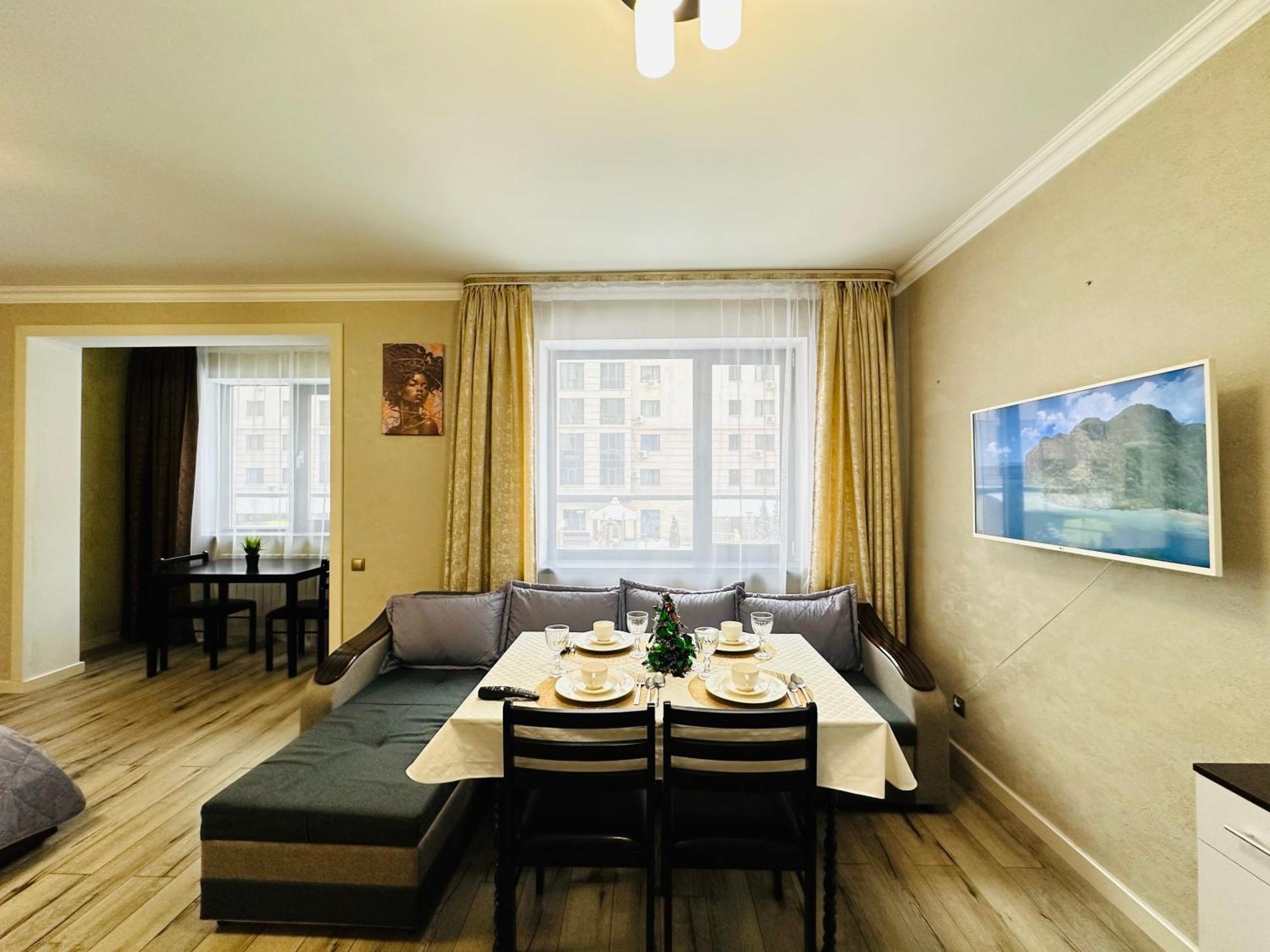 Vostochnyi Park Apartament In The Center Of Almaty Apartment Exterior photo
