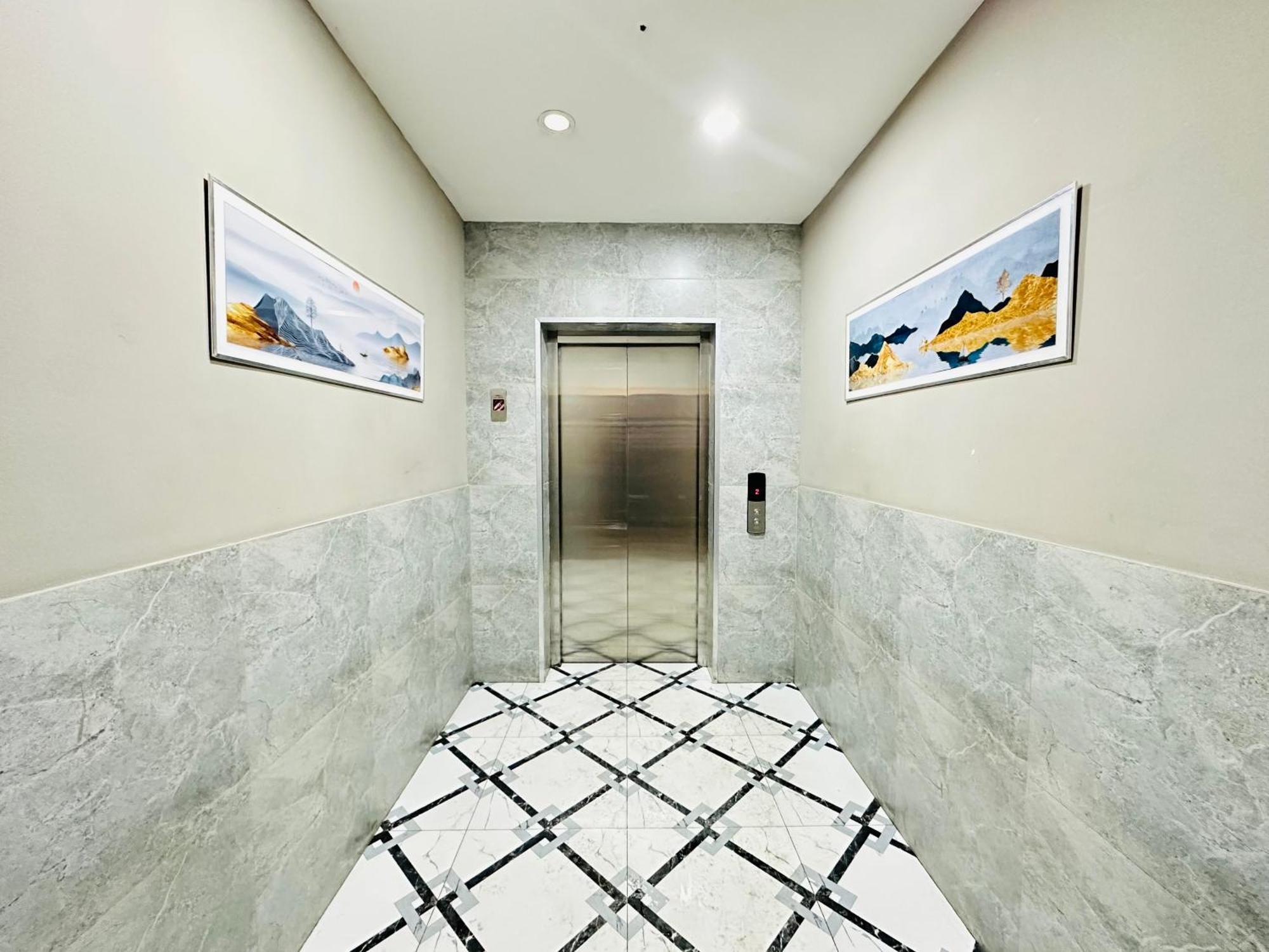 Vostochnyi Park Apartament In The Center Of Almaty Apartment Exterior photo