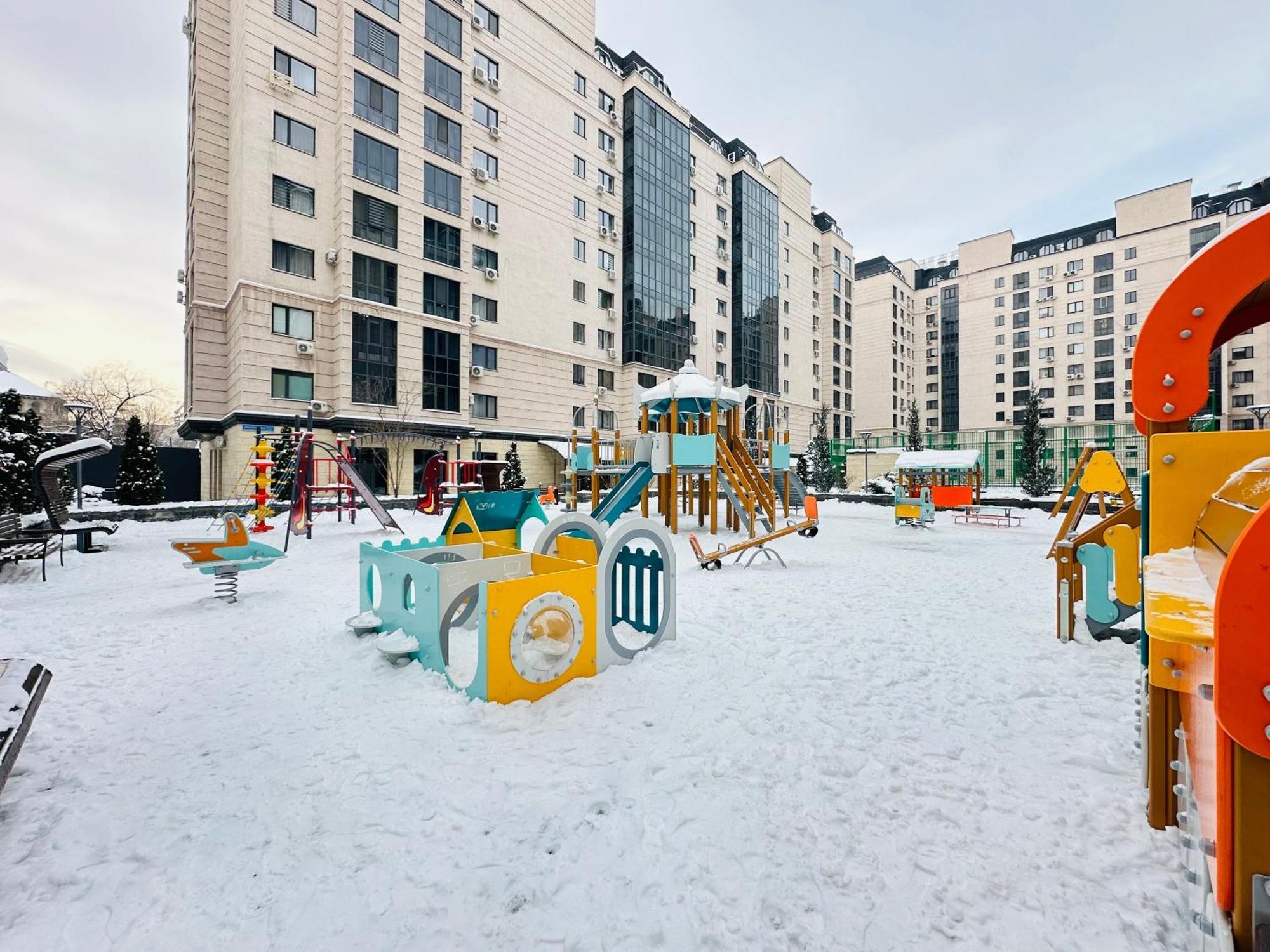 Vostochnyi Park Apartament In The Center Of Almaty Apartment Exterior photo